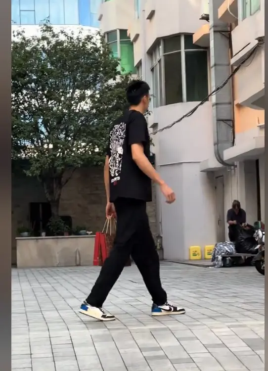NoU, 卖月饼